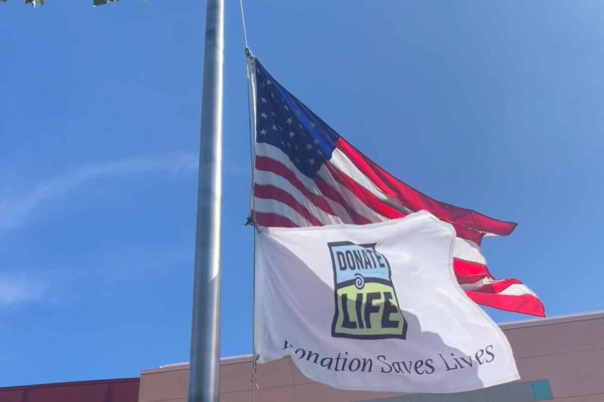 Organ donation flag flying over Kaiser Permanente Roseville campus.