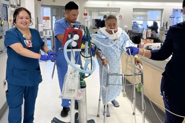Walking-Ventilated-Patient-in-the-ICU